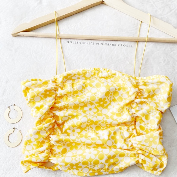 NWT Yellow & White 70’s Floral Print Ruched Cropped Camisole - Picture 3 of 11